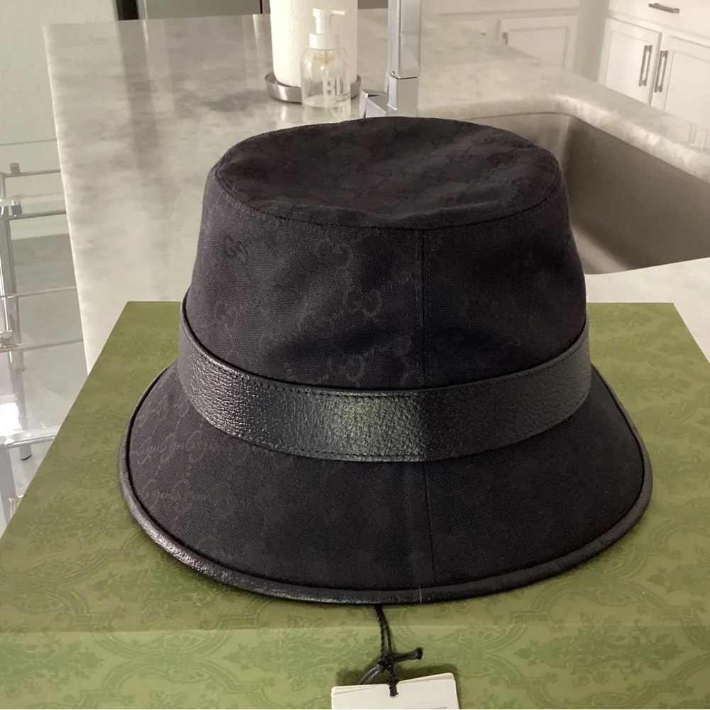 GUCCI GG CANVAS BUCKET HAT WITH DOUBLE G